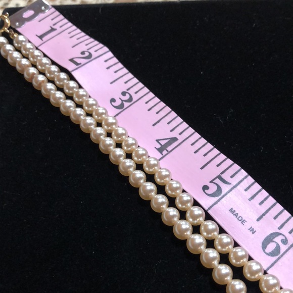 🔥Closet Clear Out🔥 Faux Pearls Necklace & Bracelet Set - Picture 6 of 11